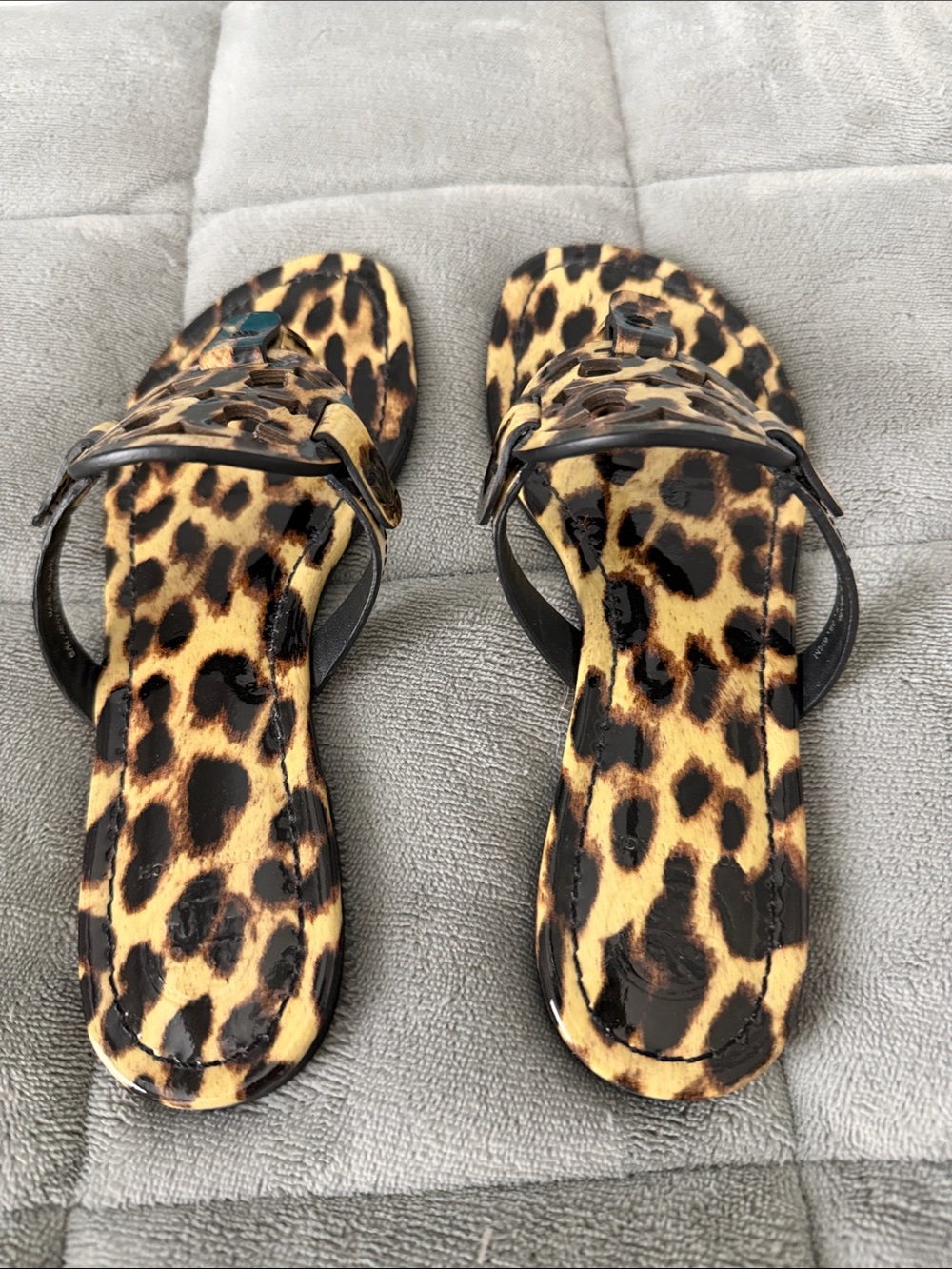 EUC Women’s Tory Burch Miller Patent Natural Leopard print size 6.5 - Picture 3 of 12